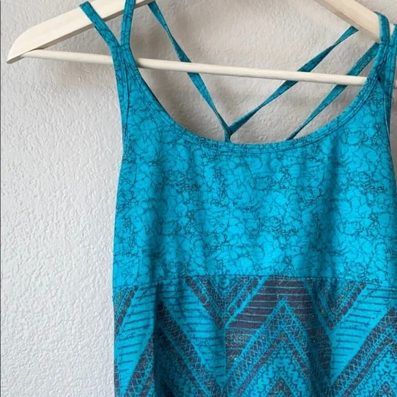 Bloom Gray Patterned Yoga Tank Top Medium - Picture 2 of 6